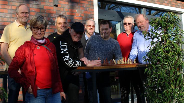 Alle Seminarteilnehmer des Dortmunder SV auf der Hotelterrasse 2020