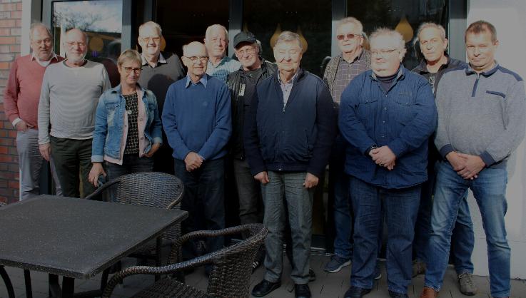 Alle Seminarteilnehmer des Dortmunder SV auf der Hotelterrasse 2021