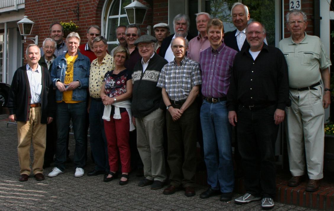 Alle Seminarteilnehmer des Dortmunder SV Vor dem Hotel Ammertmann in Grinau-Epe 2012