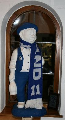 Schalke-Figur in Fensternische
