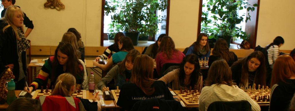 Sarah B. stehend, Clara, Lara, Sarah F. und Hanna in der 2.Runde gegen USC Magdeburg