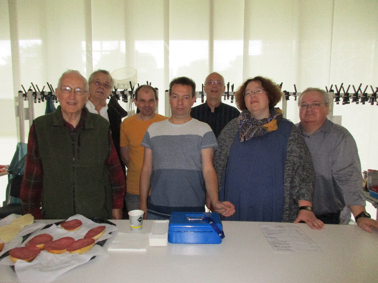 Die K�chencrew mit Vorsitzenden: W.Hirschler, K.-P. Werninghaus,W.W. Jentzsch, U.Marienfeld, E.M�ller, C.Brigatt, H.-G.Sobottka. Es fehlt M.Meinschien.