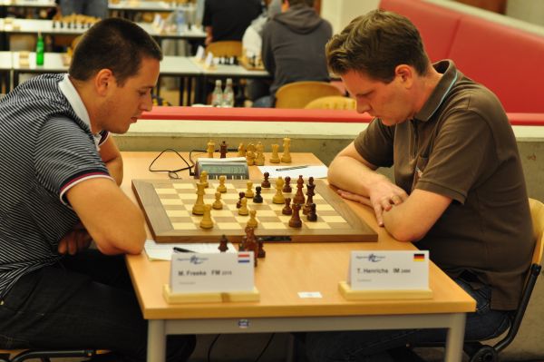Thomas Henrichs gewinnt mit Schwarz gegen Mathieu Freeke (c)De Pion, http://www.flickr.com/photos/depion/4889188050/in/set-72157624717857156/