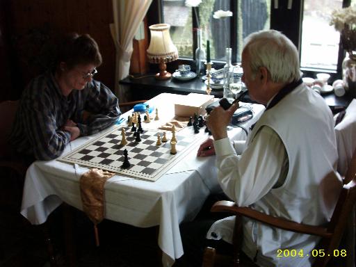 Kuttnick und Eschmann in der Pause beim Schach