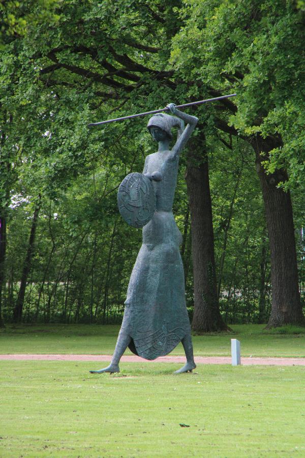 gro�e Skulptur, zum Vergr��ern separat �ffnen; (c) DSV 1875